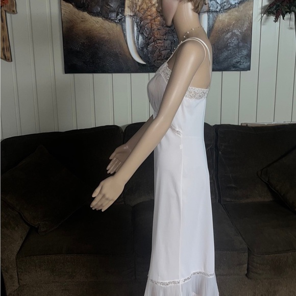 Vanity Fair • Vintage • Size 34 • Medium • Pink • Lace • Ruffle • Slip Nightgown - Picture 12 of 16